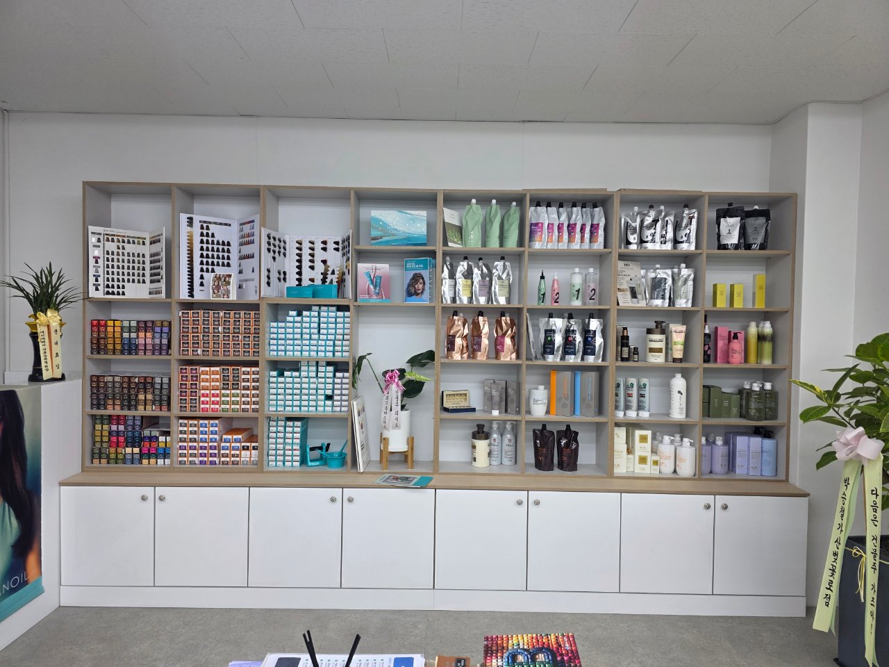 * 미용재료, 미용가구, 미용기계 도소매 전시장 보유
* 미용실 추천 헤어제품, 매직기, 고데기, 드라이기 보유
* 위치 : 경기도 안양시 만안구 안양로 542-1, 1층
          관악역 5분거리
* 미용인 전용 쇼핑몰 : https://hairsee.co.kr
* 마이뷰티마트 블로그 : https://blog.naver.com/mybeautymart
* 인스타그램 : https://www.instagram.com/mybeauty0814